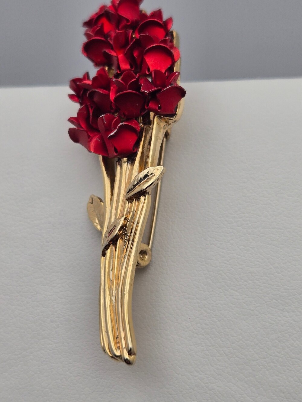 Vintage David Monn DM 97 Gold Tone Red Enamel Rose Bouquet Brooch Pin 2” - Picture 4 of 9